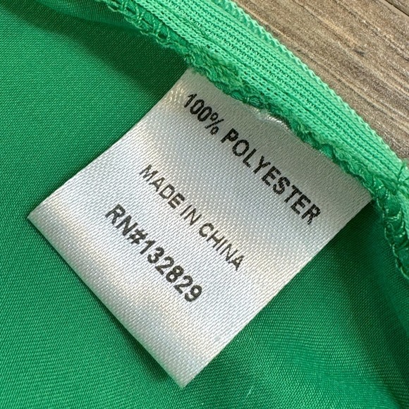 Superdown crop top green satin off-shoulder balloon sleeve blouse M - Picture 12 of 12